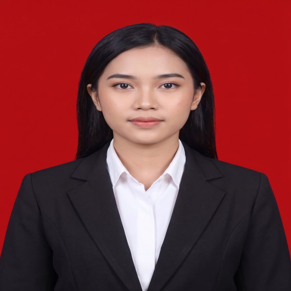 Nadia Shafira, S.K.M.